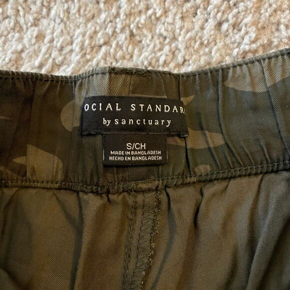 NWT Social Standard Boardwalk Camo Shorts - Picture 4 of 6